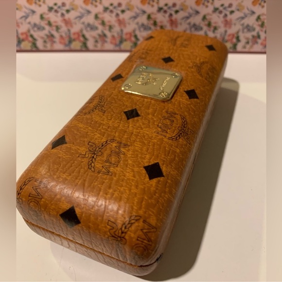 ♥️SOLD♥️MCM Glasses - Picture 5 of 15